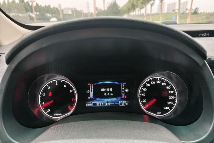Used BYD Surui 2018 1.5L Manual Luxury Model Interior 5