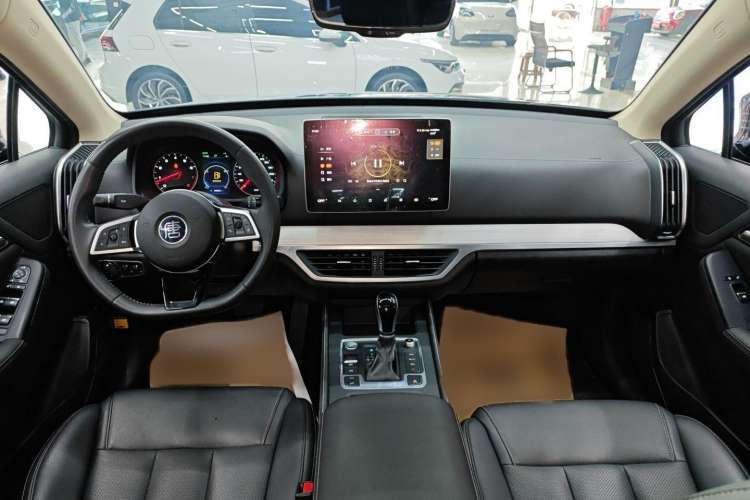 Used BYD Tang 2019 2.0T Automatic SmartConnect Prestige 7-Seater China VI Standard Center Console