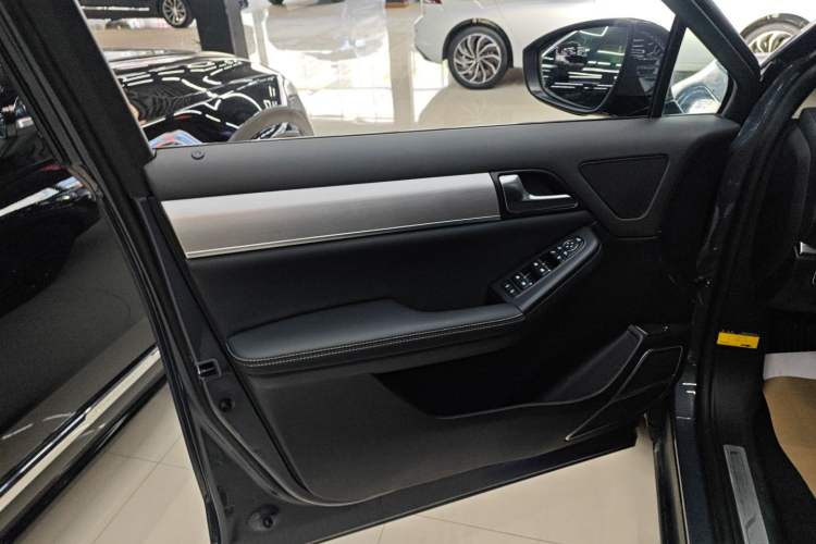 Used BYD Tang 2019 2.0T Automatic SmartConnect Prestige 7-Seater China VI Standard Left Front Door Interior