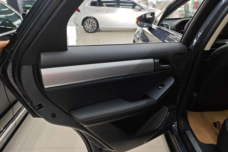 Used BYD Tang 2019 2.0T Automatic SmartConnect Prestige 7-Seater China VI Standard Left Rear Door Interior