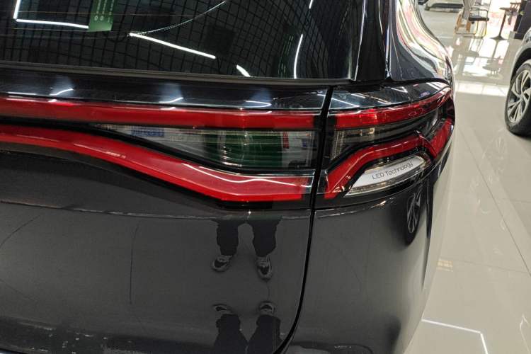 Used BYD Tang 2019 2.0T Automatic SmartConnect Prestige 7-Seater China VI Standard Right Rear Taillight