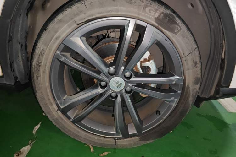 Used BYD Tang 2021 2.0T Automatic Flagship Edition Right Front Wheel Hub