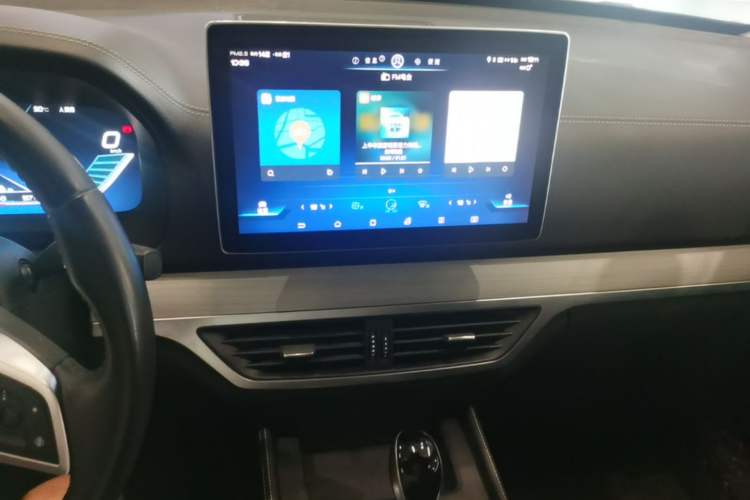 Used BYD Tang 2018 2.0T Automatic SmartConnect Prestige 7-Seater China V Standard Audio And AC Panel