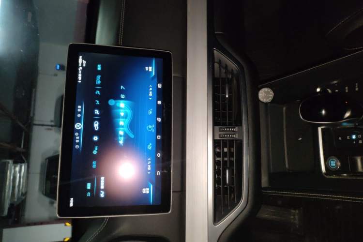 Used BYD Tang 2018 2.0T Automatic SmartConnect Prestige 5-Seater Emission Standard China V Audio And AC Panel