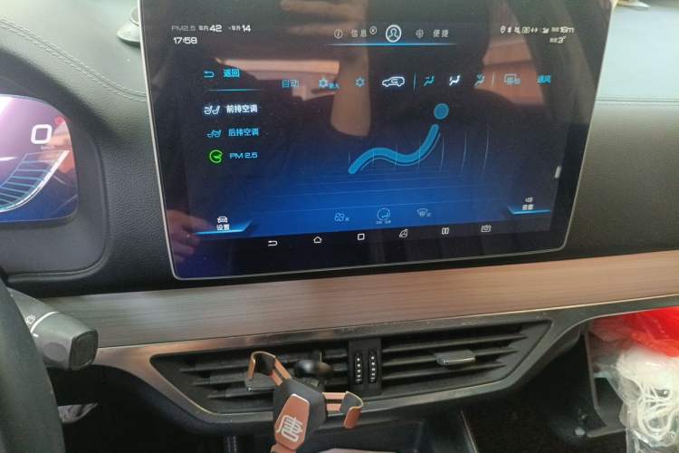 Used BYD Tang 2018 2.0T Automatic SmartConnect Prestige 7-Seater China V Standard Audio And AC Panel