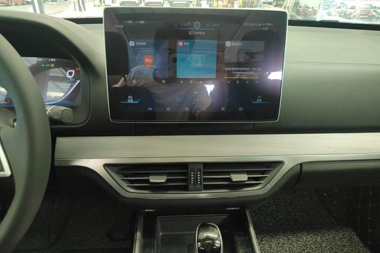 Used BYD Tang 2018 2.0T Automatic SmartConnect Prestige 7-Seater China V Standard Audio And AC Panel