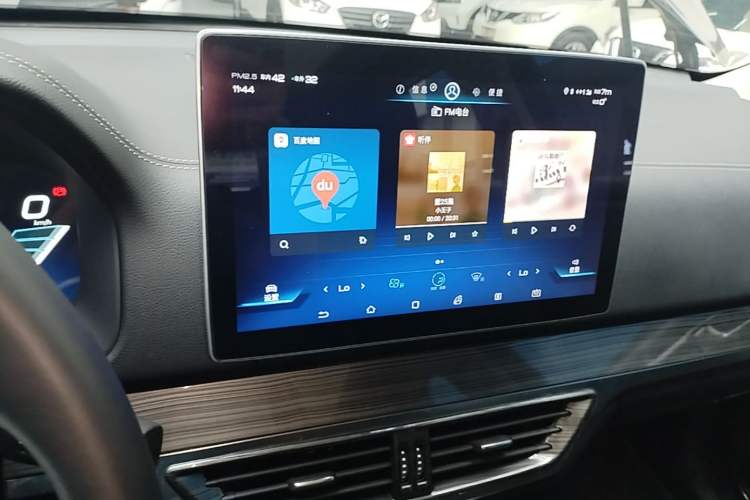 Used BYD Tang 2018 2.0T Automatic SmartConnect Prestige 7-Seater China V Standard Audio And AC Panel