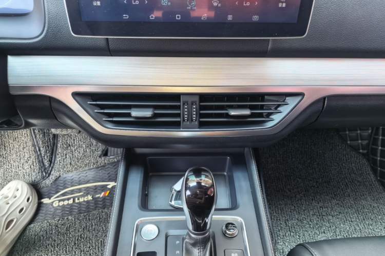 Used BYD Tang 2018 2.0T Automatic SmartConnect Prestige 7-Seater China V Standard Audio And AC Panel