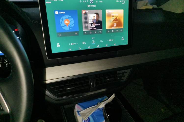 Used BYD Tang 2018 2.0T Automatic SmartConnect Prestige 7-Seater China V Standard Audio And AC Panel