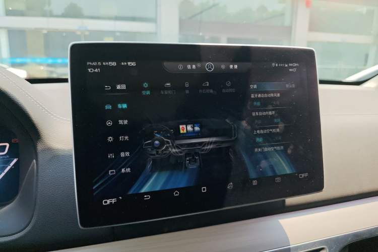 Used BYD Tang 2018 2.0T Automatic SmartConnect Prestige 7-Seater China V Standard Audio And AC Panel