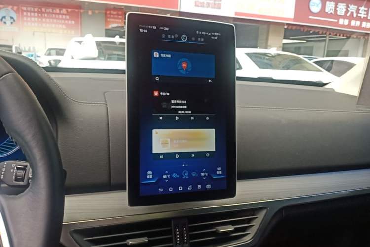 Used BYD Tang 2018 2.0T Automatic SmartConnect Prestige 7-Seater China V Standard Audio And AC Panel