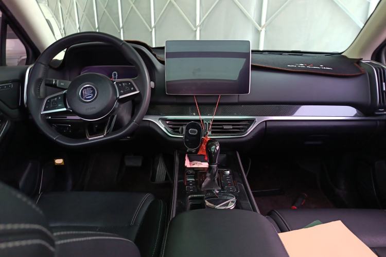 Used BYD Tang 2018 2.0T Automatic SmartConnect Prestige 7-Seater China V Standard Center Console