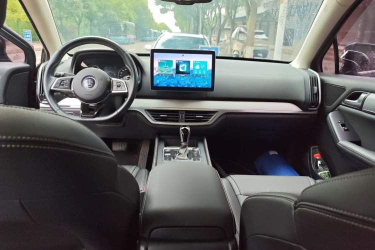 Used BYD Tang 2018 2.0T Automatic SmartConnect Prestige 5-Seater Emission Standard China V Center Console