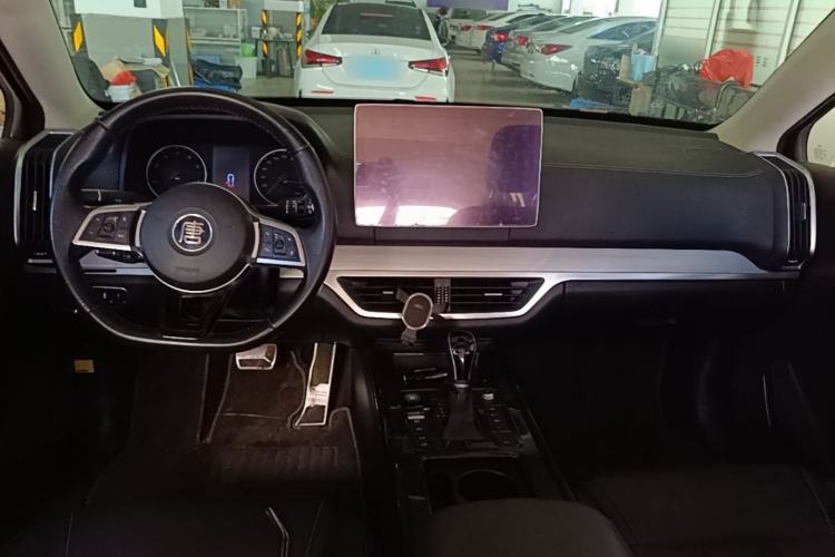 Used BYD Tang 2018 2.0T Automatic SmartConnect Luxury 7-Seater China V Emission Standard Center Console