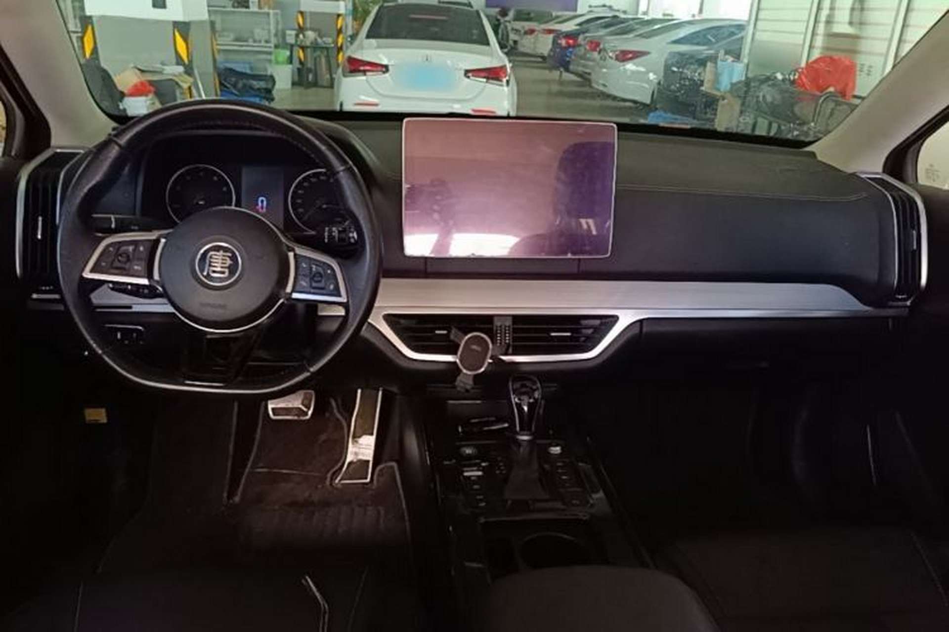 Used BYD Tang 2018 2.0T Automatic SmartConnect Luxury 7-Seater China V Emission Standard Center Console