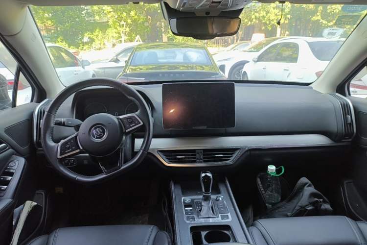 Used BYD Tang 2018 2.0T Automatic SmartConnect Luxury Edition 5 Seats China V Standard Center Console
