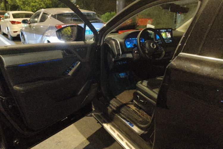 Used BYD Tang 2018 2.0T Automatic SmartConnect Luxury Version 7 Seats China V Standard Driver Seat
