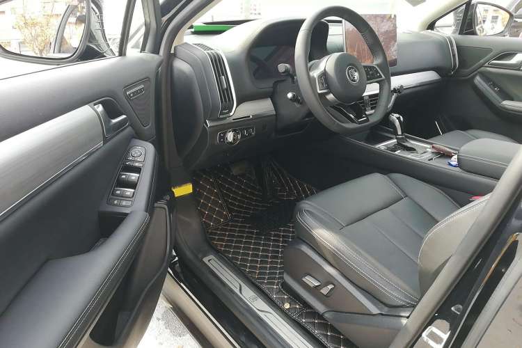 Used BYD Tang 2018 2.0T Automatic SmartConnect Prestige 7-Seater China V Standard Driver Seat