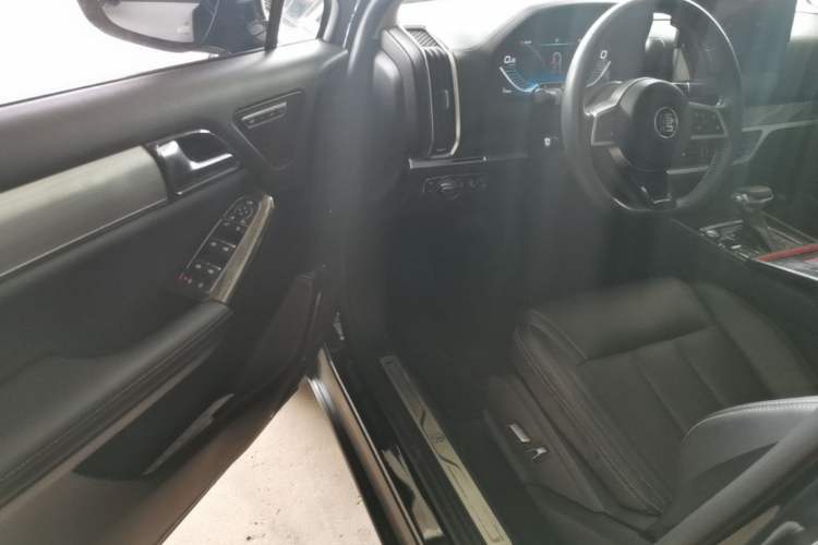 Used BYD Tang 2018 2.0T Automatic Smart Connect Prestige 5-Seater National Emission Standard V Driver Seat