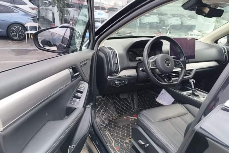 Used BYD Tang 2018 2.0T Automatic SmartConnect Prestige 7-Seater China V Standard Driver Seat