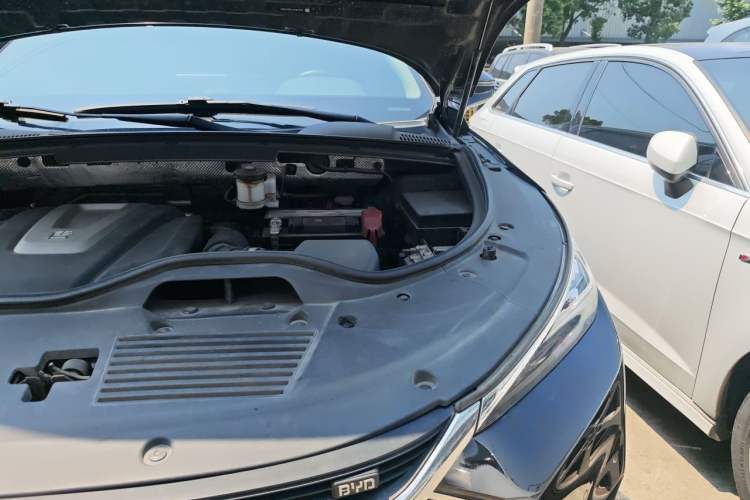 Used BYD Tang 2018 2.0T Automatic SmartConnect Prestige 7-Seater China V Standard Engine Bay Left