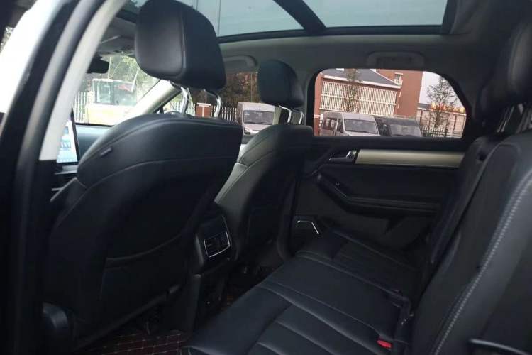 Used BYD Tang 2018 2.0T Automatic Smart Connect Prestige 5-Seater National Emission Standard V Engine Bay