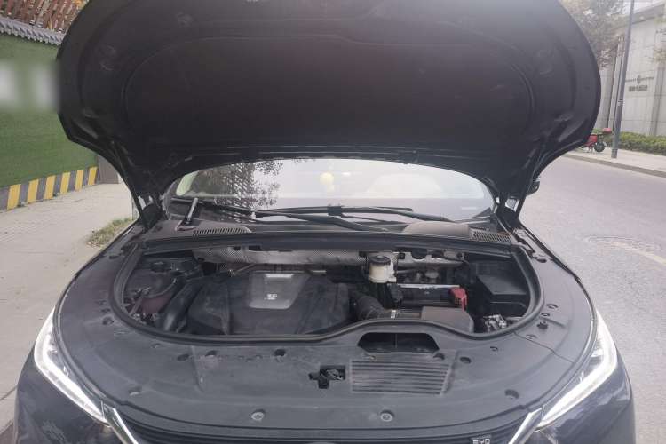 Used BYD Tang 2018 2.0T Automatic SmartConnect Prestige 7-Seater China V Standard Engine Bay