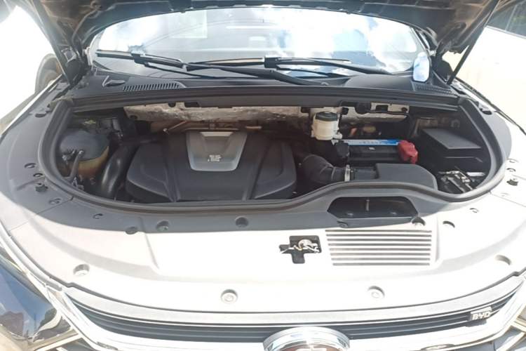 Used BYD Tang 2018 2.0T Automatic SmartConnect Prestige 7-Seater China V Standard Engine Bay