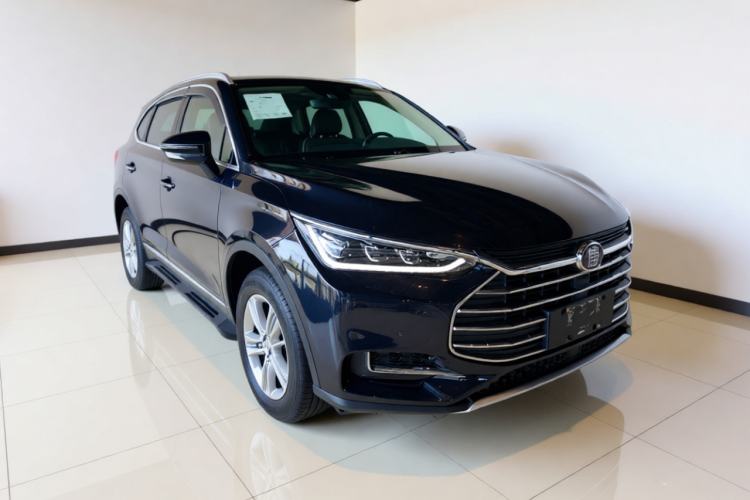 Used BYD Tang 2018 2.0T Automatic SmartConnect Luxury Edition 5 Seats China V Standard Front Right 45 Deg