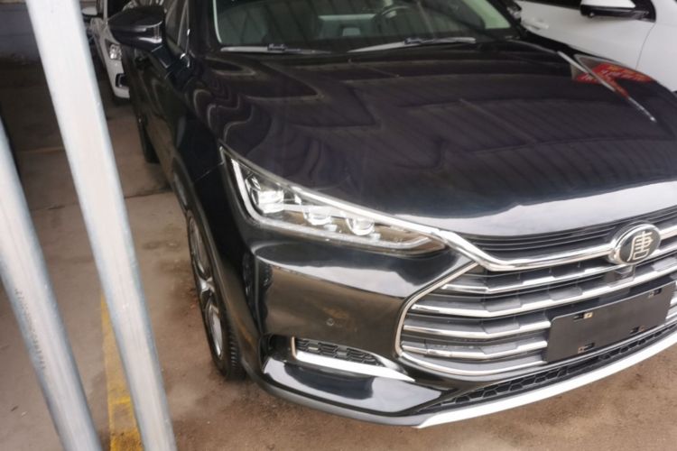 Used BYD Tang 2018 2.0T Automatic Smart Connect Prestige 5-Seater National Emission Standard V Front Right 45 Deg