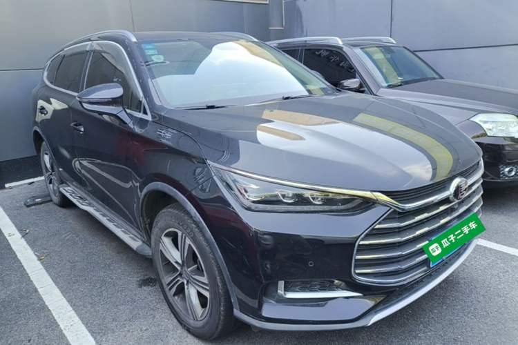 Used BYD Tang 2018 2.0T Automatic SmartConnect Luxury Edition 5 Seats China V Standard Front Right 45 Deg