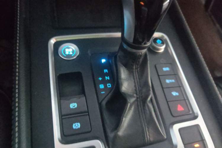 Used BYD Tang 2018 2.0T Automatic Smart Connect Prestige 7-Seater China V Standard Gear Lever