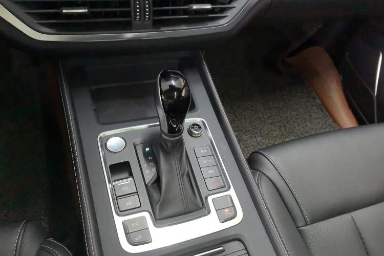 Used BYD Tang 2018 2.0T Automatic Smart Connect Prestige 7-Seater China V Standard Gear Lever