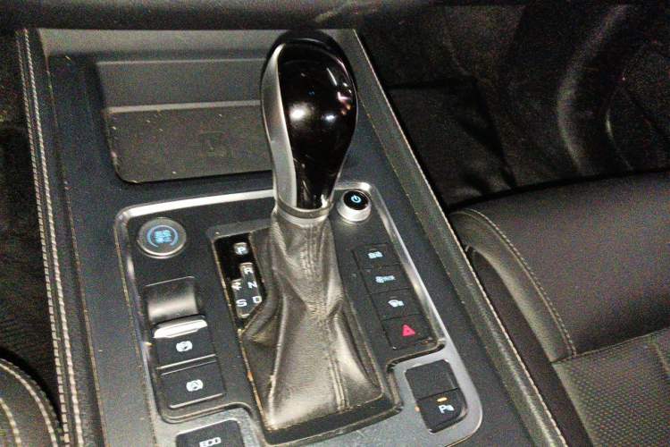 Used BYD Tang 2018 2.0T Automatic SmartConnect Prestige 5-Seater Emission Standard China V Gear Lever