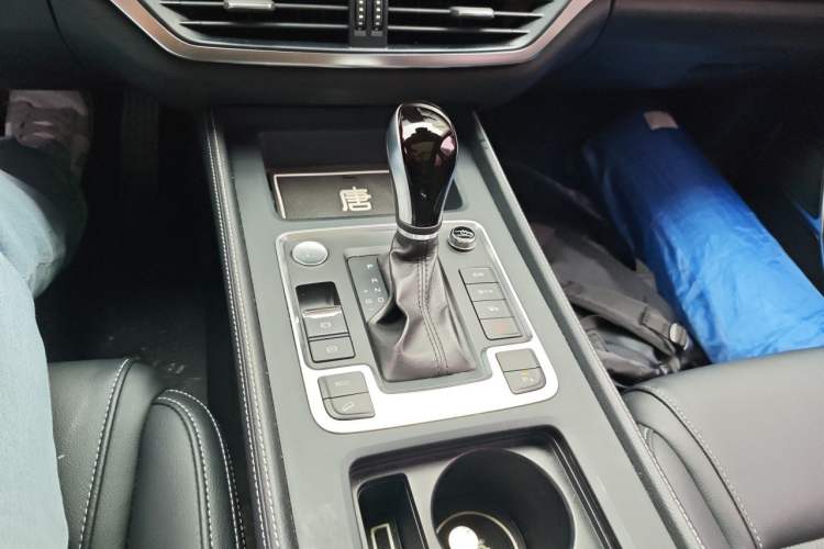 Used BYD Tang 2018 2.0T Automatic SmartConnect Prestige 5-Seater Emission Standard China V Gear Lever