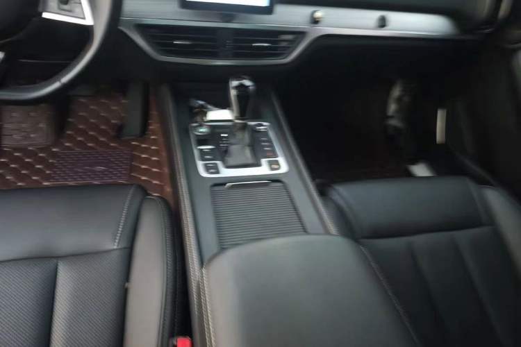 Used BYD Tang 2018 2.0T Automatic Smart Connect Prestige 5-Seater National Emission Standard V Gear Lever