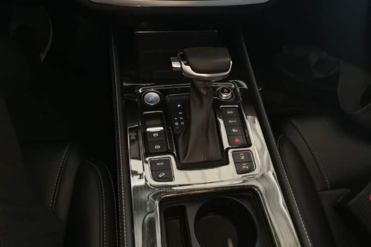 Used BYD Tang 2018 2.0T Automatic Smart Connect Prestige 5-Seater National Emission Standard V Gear Lever