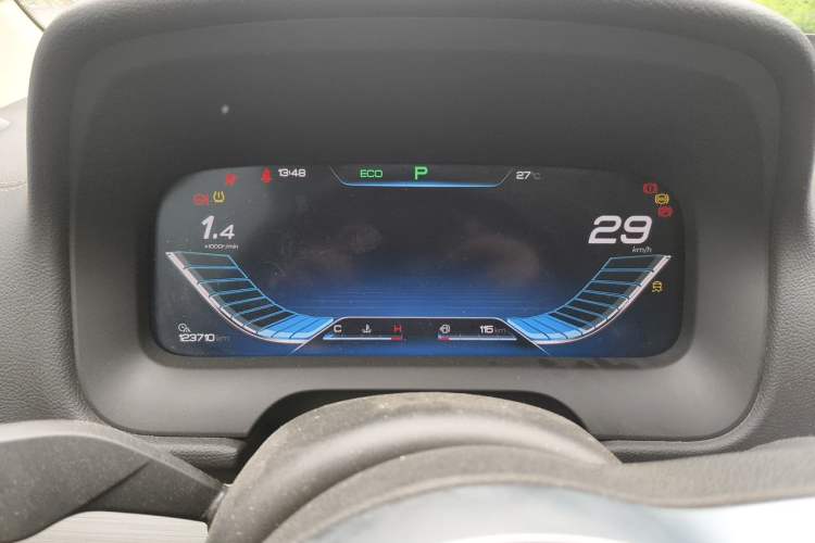 Used BYD Tang 2018 2.0T Automatic SmartConnect Prestige 7-Seater China V Standard Instrument Cluster