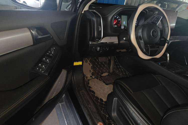 Used BYD Tang 2018 2.0T Automatic SmartConnect Luxury Edition 5 Seats China V Standard Interior 2
