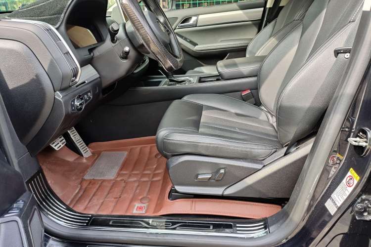 Used BYD Tang 2018 2.0T Automatic SmartConnect Prestige 7-Seater China V Standard Interior 2