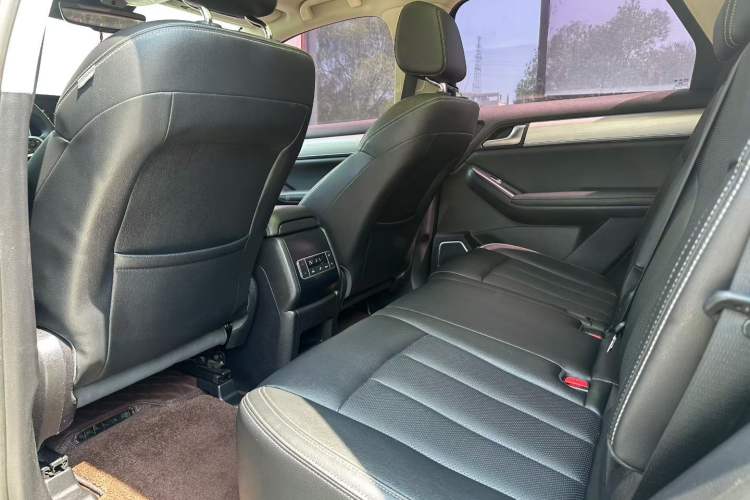 Used BYD Tang 2018 2.0T Automatic Smart Connect Prestige 7-Seater China V Standard Interior 3