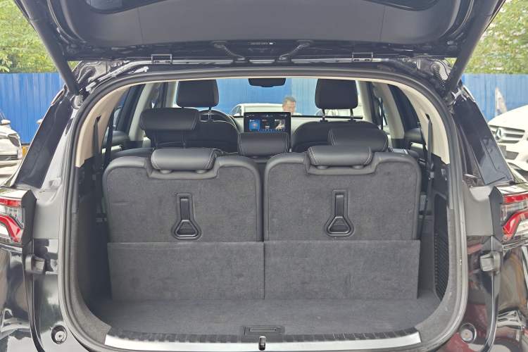 Used BYD Tang 2018 2.0T Automatic SmartConnect Prestige 7-Seater China V Standard Interior 4