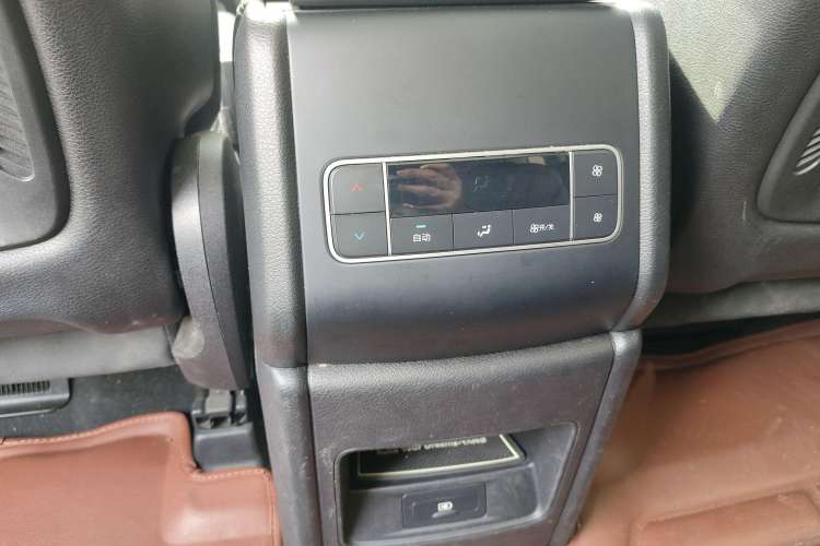 Used BYD Tang 2018 2.0T Automatic SmartConnect Prestige 7-Seater China V Standard Interior 5