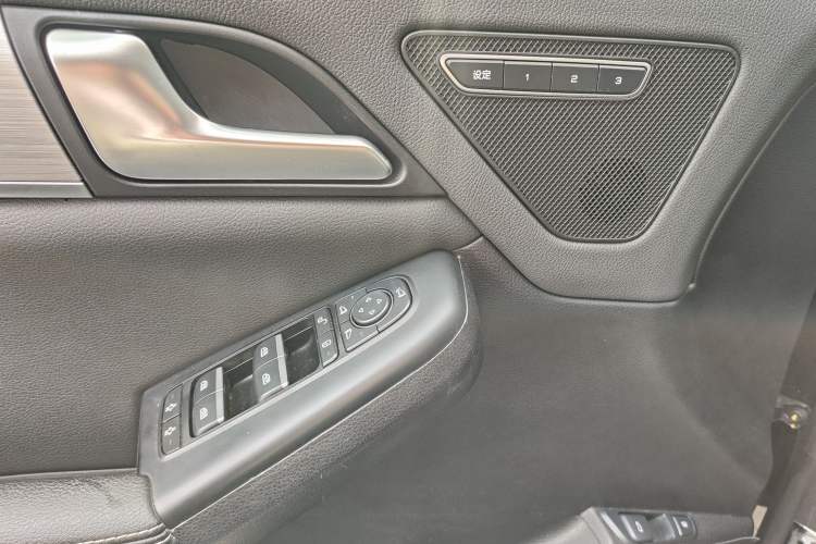 Used BYD Tang 2018 2.0T Automatic SmartConnect Prestige 7-Seater China V Standard Interior 6