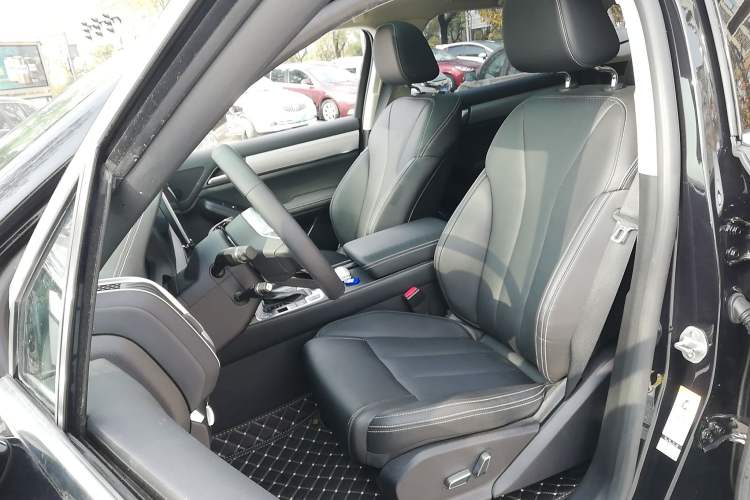 Used BYD Tang 2018 2.0T Automatic SmartConnect Prestige 7-Seater China V Standard Left Front Seat