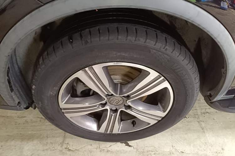 Used BYD Tang 2018 2.0T Automatic SmartConnect Luxury 7-Seater China V Emission Standard Left Front Wheel Hub