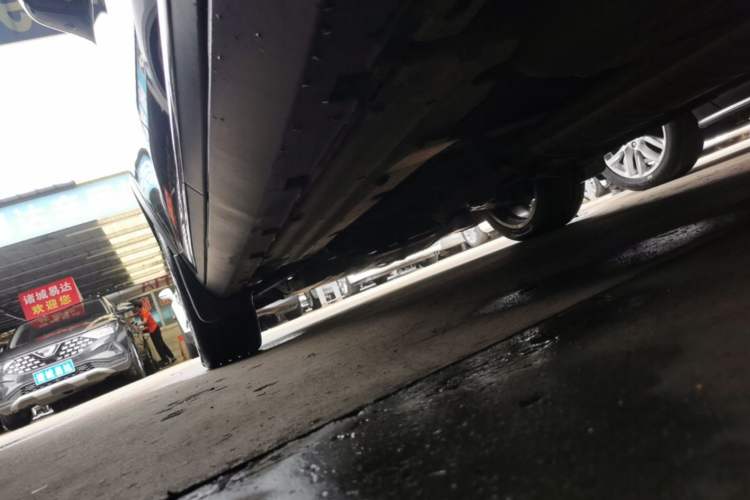 Used BYD Tang 2018 2.0T Automatic Smart Connect Prestige 5-Seater National Emission Standard V Left Side Sill