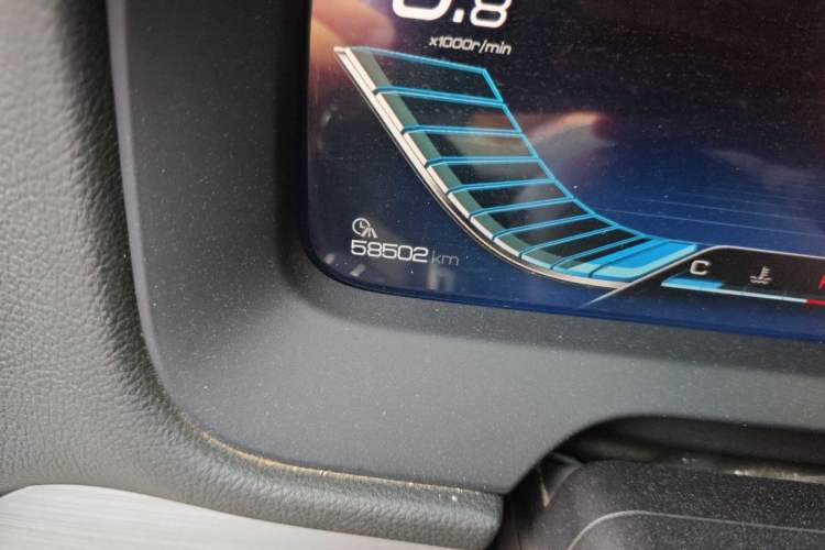 Used BYD Tang 2018 2.0T Automatic SmartConnect Prestige 7-Seater China V Standard Odometer Close Up