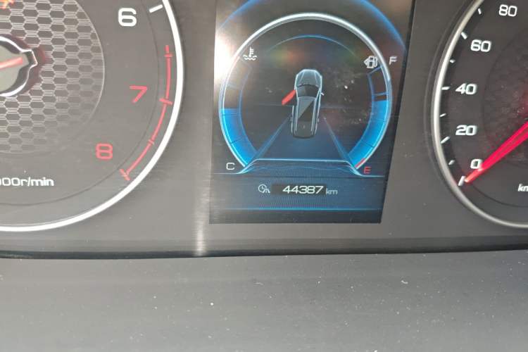 Used BYD Tang 2018 2.0T Automatic SmartConnect Luxury 7-Seater China V Emission Standard Odometer Close Up
