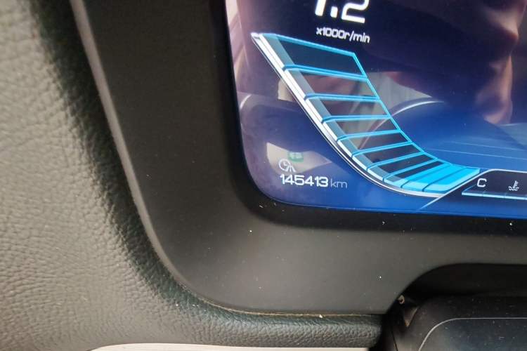 Used BYD Tang 2018 2.0T Automatic SmartConnect Prestige 7-Seater China V Standard Odometer Close Up